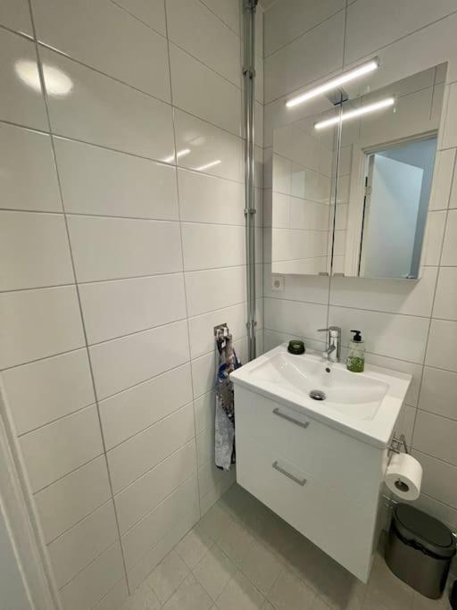 Newly Built Bright Apartment, Close To Everything If You Want To Visit Stockholm, You Will Find The Perfect Accommodation Here! Ferry Line 80 Makes It Very Convenient And Easy To Get To The City Center Нака Экстерьер фото