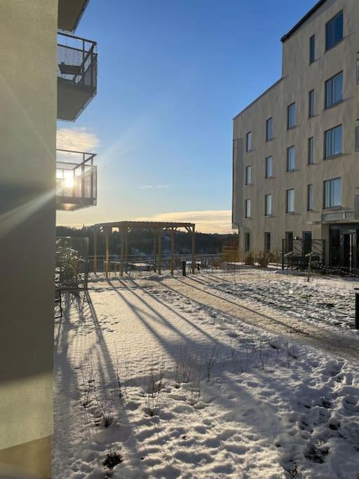 Newly Built Bright Apartment, Close To Everything If You Want To Visit Stockholm, You Will Find The Perfect Accommodation Here! Ferry Line 80 Makes It Very Convenient And Easy To Get To The City Center Нака Экстерьер фото