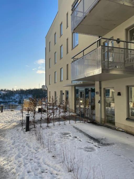 Newly Built Bright Apartment, Close To Everything If You Want To Visit Stockholm, You Will Find The Perfect Accommodation Here! Ferry Line 80 Makes It Very Convenient And Easy To Get To The City Center Нака Экстерьер фото