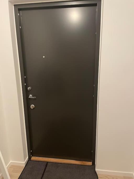 Newly Built Bright Apartment, Close To Everything If You Want To Visit Stockholm, You Will Find The Perfect Accommodation Here! Ferry Line 80 Makes It Very Convenient And Easy To Get To The City Center Нака Экстерьер фото