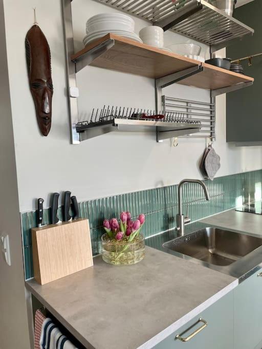 Newly Built Bright Apartment, Close To Everything If You Want To Visit Stockholm, You Will Find The Perfect Accommodation Here! Ferry Line 80 Makes It Very Convenient And Easy To Get To The City Center Нака Экстерьер фото
