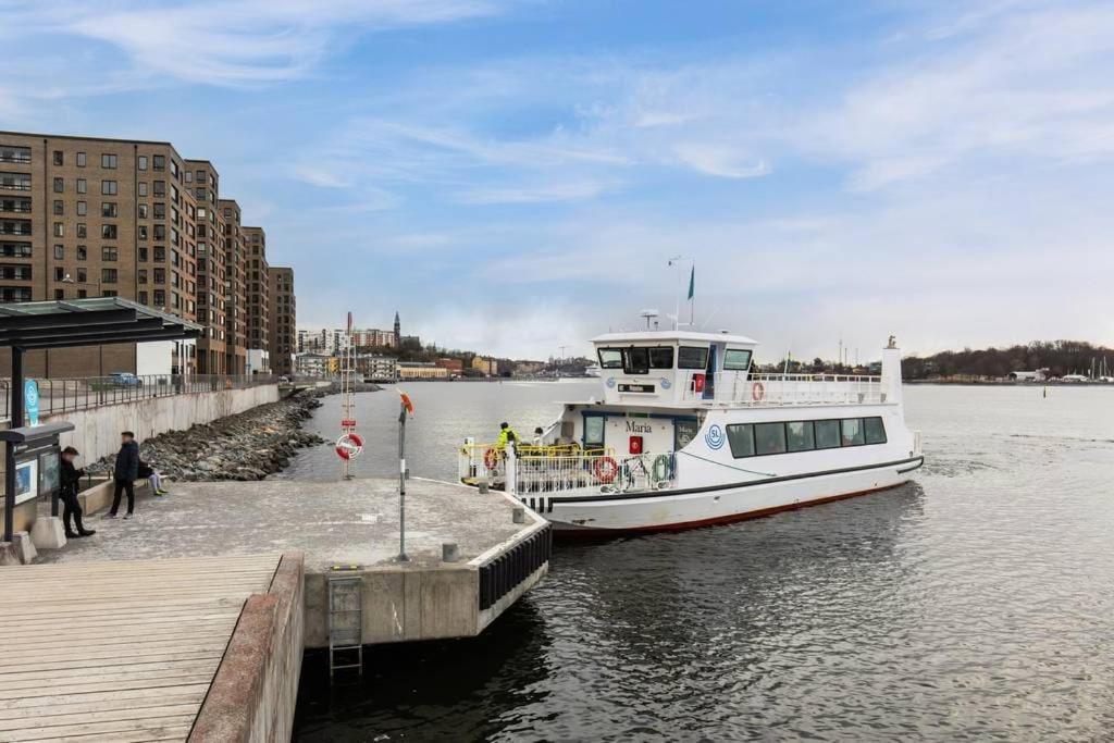 Newly Built Bright Apartment, Close To Everything If You Want To Visit Stockholm, You Will Find The Perfect Accommodation Here! Ferry Line 80 Makes It Very Convenient And Easy To Get To The City Center Нака Экстерьер фото
